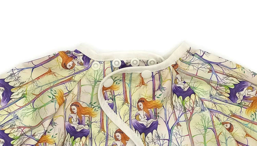 Long sleeved bib, waterproof, with built-in pocket bag In the BREASTFEEDING