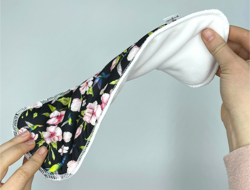 Reusable Hygienic Absorbent Insert for Women - Hummingbirds