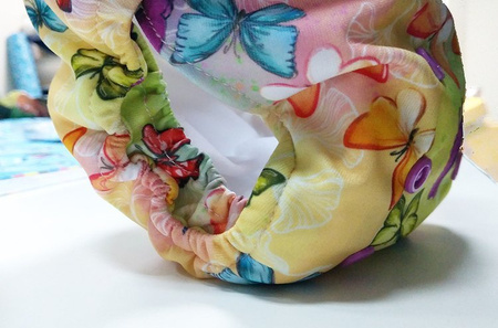 Windel mit Tasche Schmetterlinge 5-15kg Klettverschluss