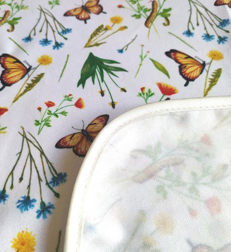 Wickelauflage im Gras 72x72cm